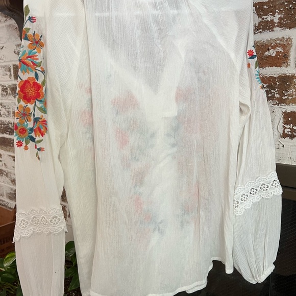 Savannah Jane Floral Embroidered Boho Top • small - Picture 4 of 5